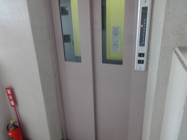 18/25 エントランス