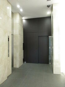 16/16 エントランス