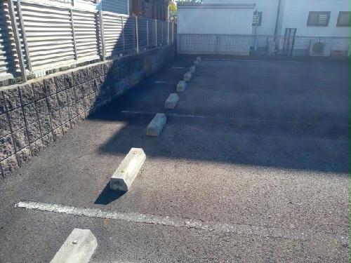 27/30 駐車場