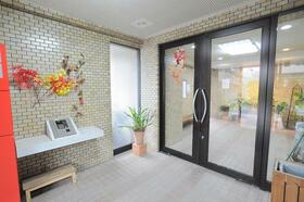 16/16 エントランス