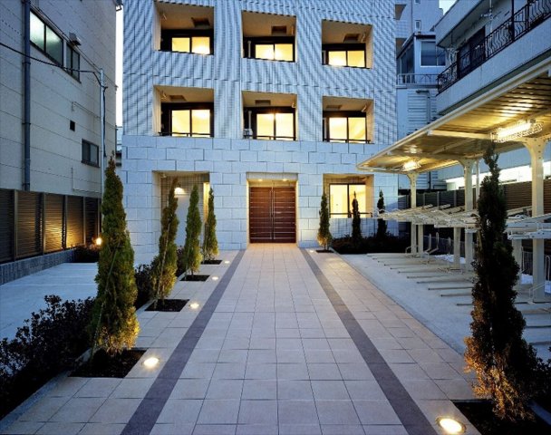 23/30 エントランス