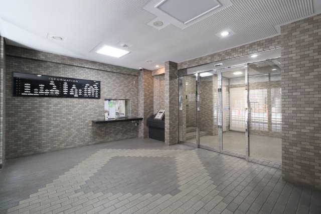 17/19 エントランス
