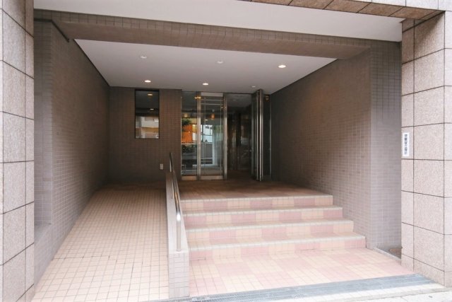 24/26 エントランス