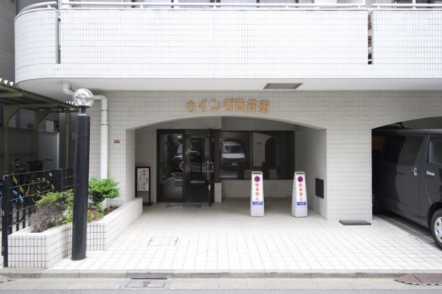 25/26 エントランス