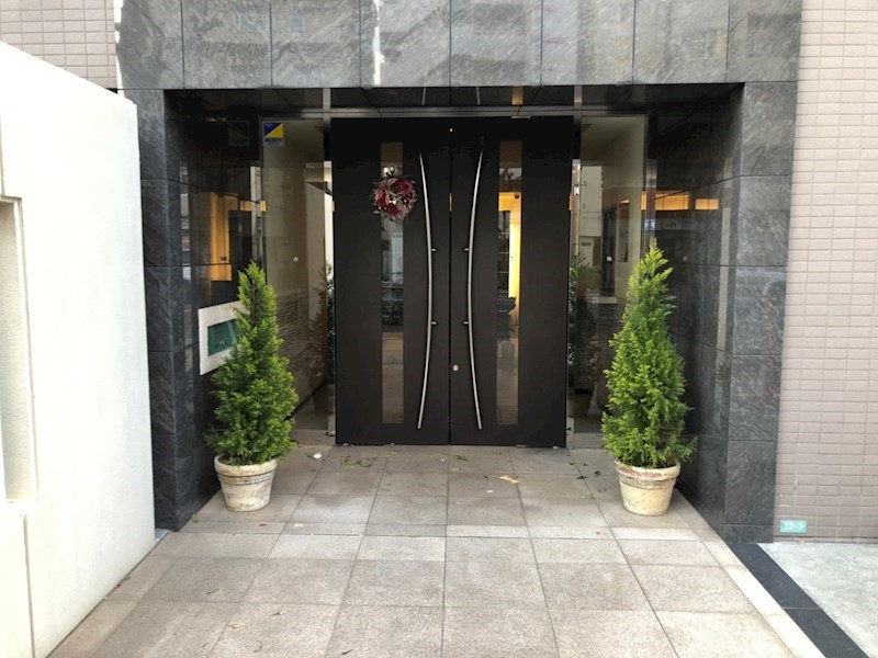 19/23 エントランス