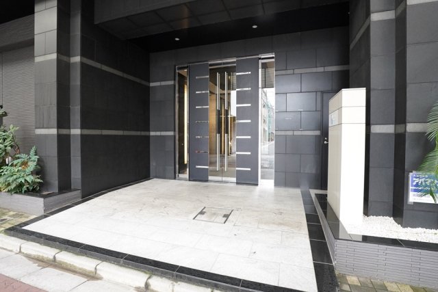 24/30 エントランス