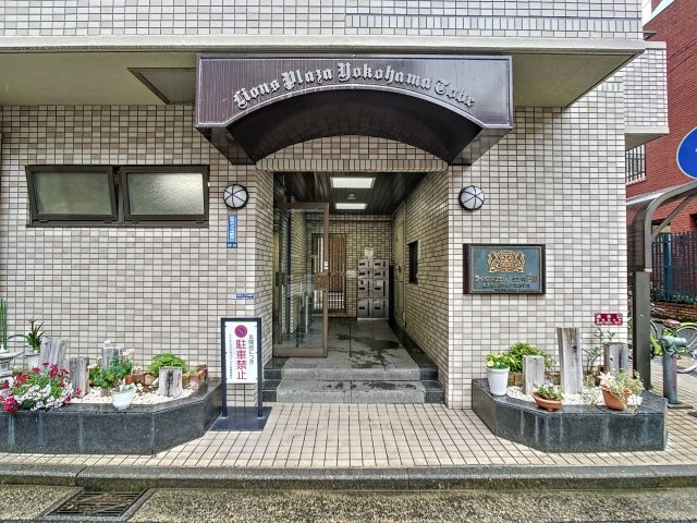 28/30 エントランス