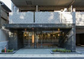 16/16 エントランス