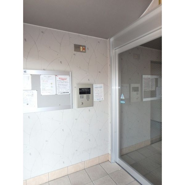 16/16 エントランス