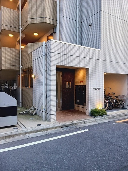 14/20 エントランス