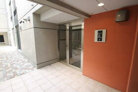 18/19 エントランス