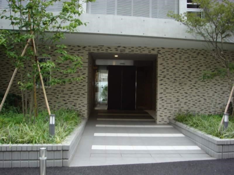 24/30 エントランス