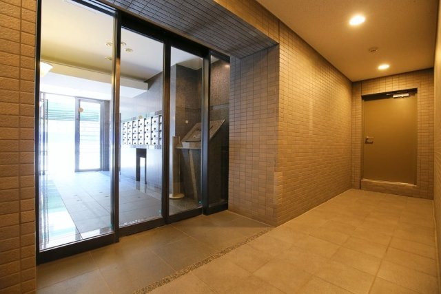 22/26 エントランス