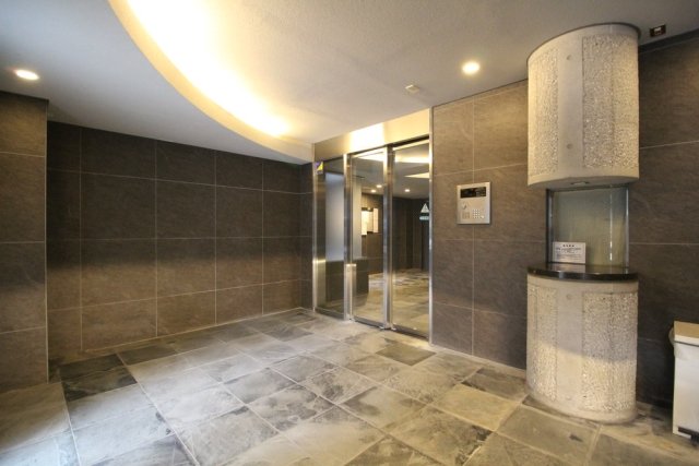 21/22 エントランス