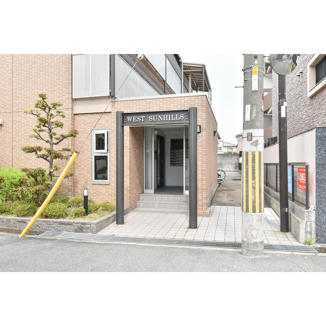 23/26 エントランス