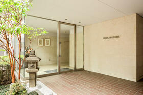 16/16 エントランス