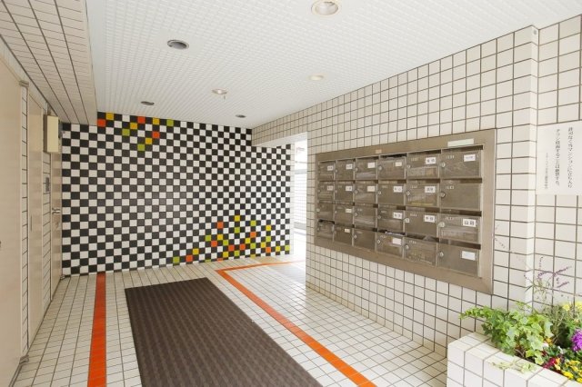 24/25 エントランス