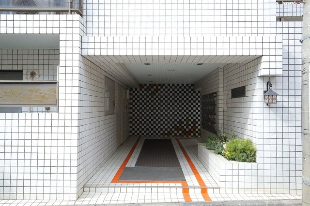 23/25 エントランス