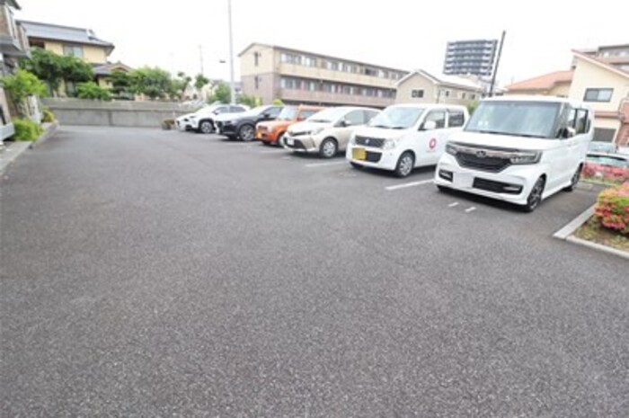 15/15 駐車場
