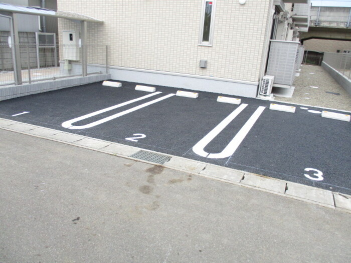 17/17 駐車場