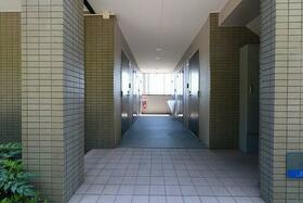 16/16 エントランス