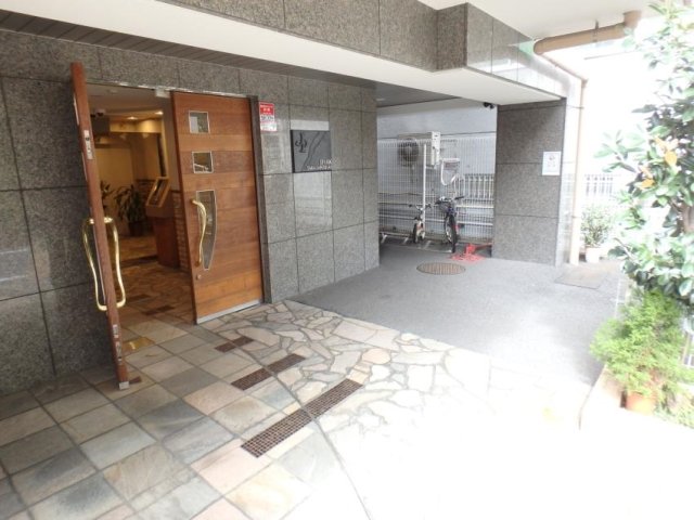 22/23 エントランス