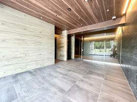 17/17 エントランス