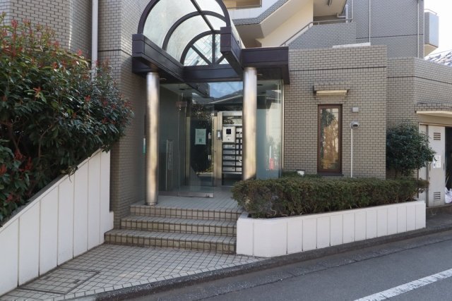 24/26 エントランス