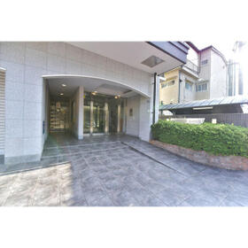 16/16 エントランス