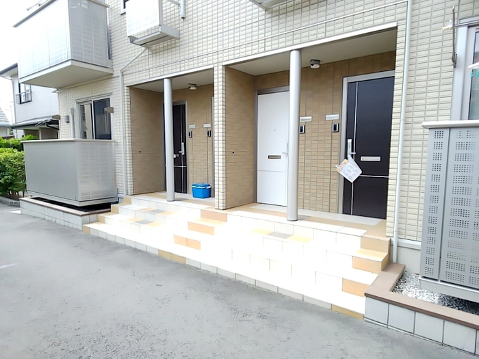 23/30 エントランス