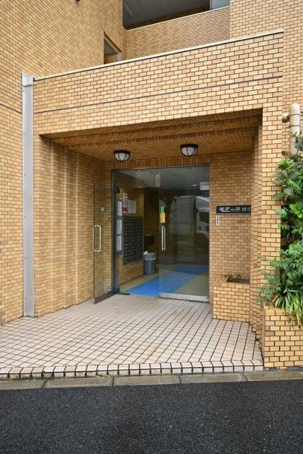 16/27 エントランス