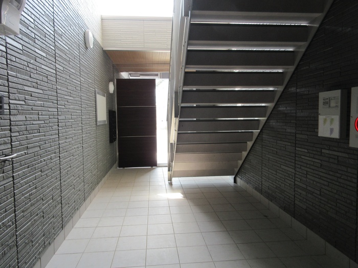 18/28 エントランス