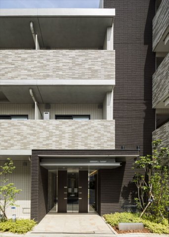 18/27 エントランス