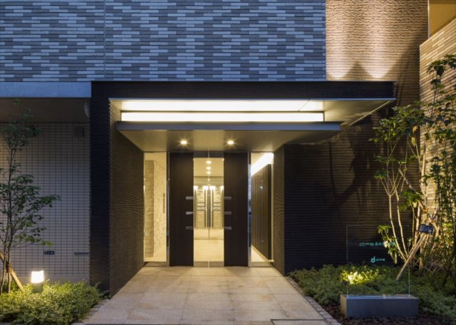 21/27 エントランス