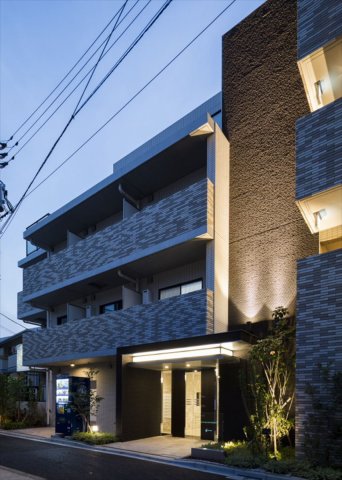 23/27 エントランス