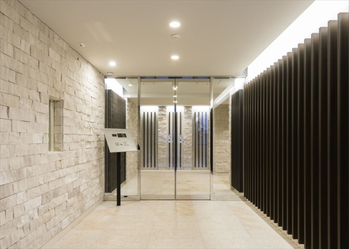 17/27 エントランス