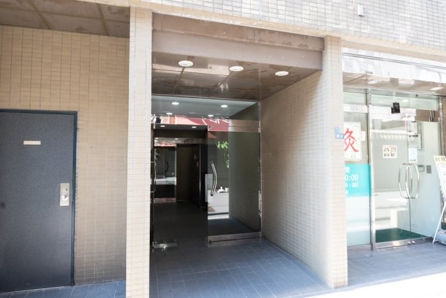 18/25 エントランス