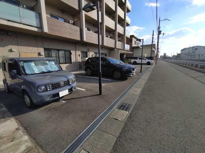 20/20 駐車場