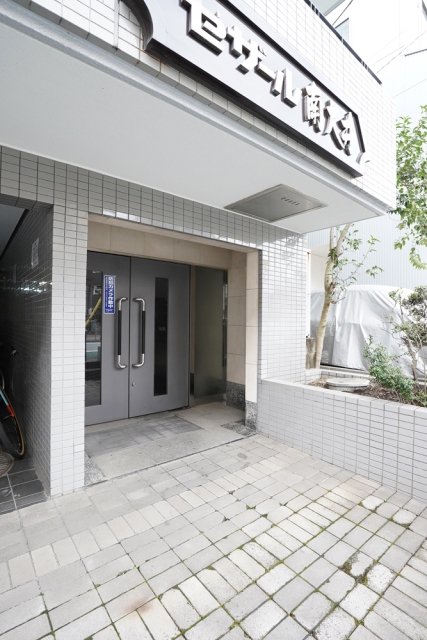 28/30 エントランス