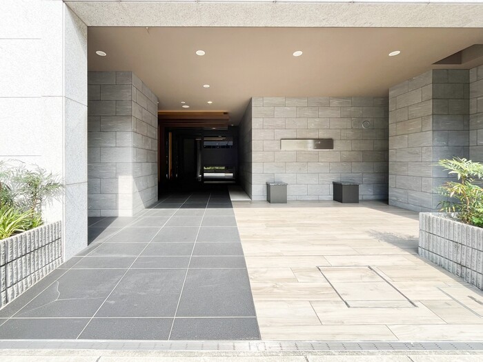 17/30 エントランス