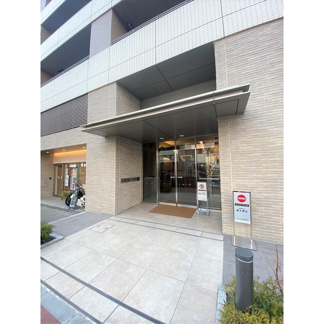 18/19 エントランス