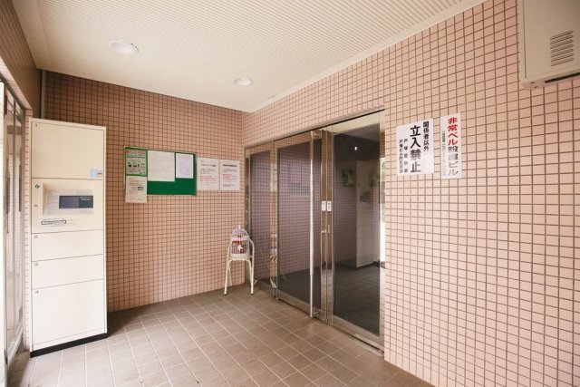 16/27 エントランス