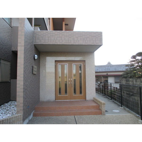 17/19 エントランス