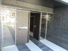 16/16 エントランス