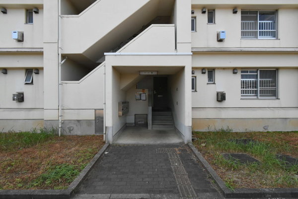 16/18 エントランス