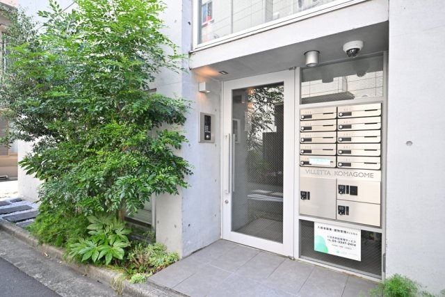 23/27 エントランス