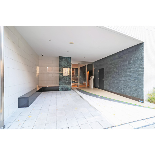 21/30 エントランス