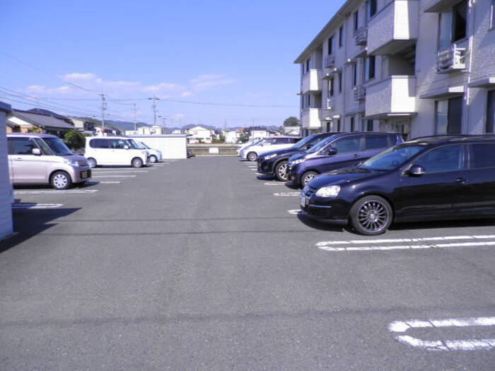 20/28 駐車場