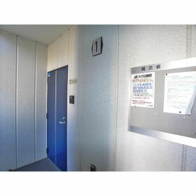 16/16 エントランス