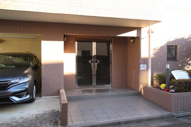 18/20 エントランス